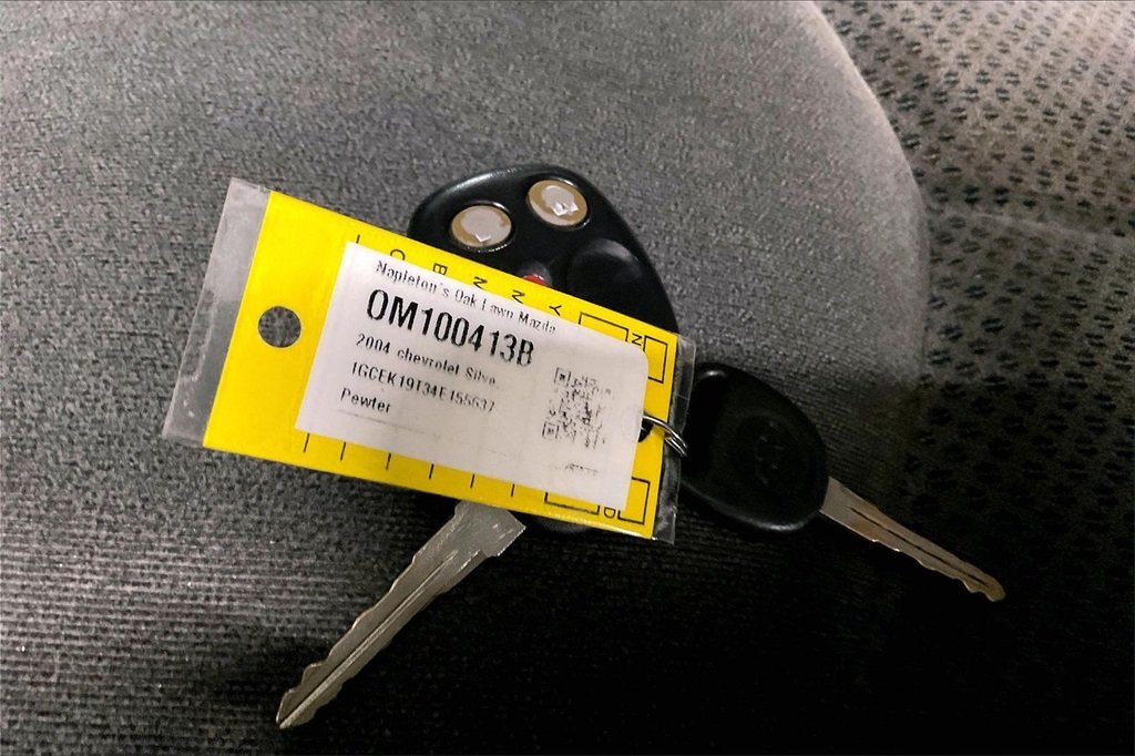 2004 CHEVROLET SILVERADO - Image 10