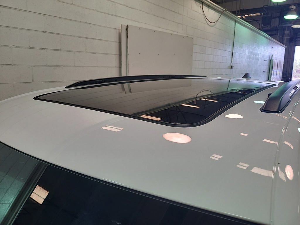 Used 2022 White Jeep Limited image 6