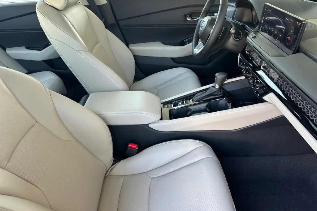New 2026 Platinum White Pearl Honda Touring image 15