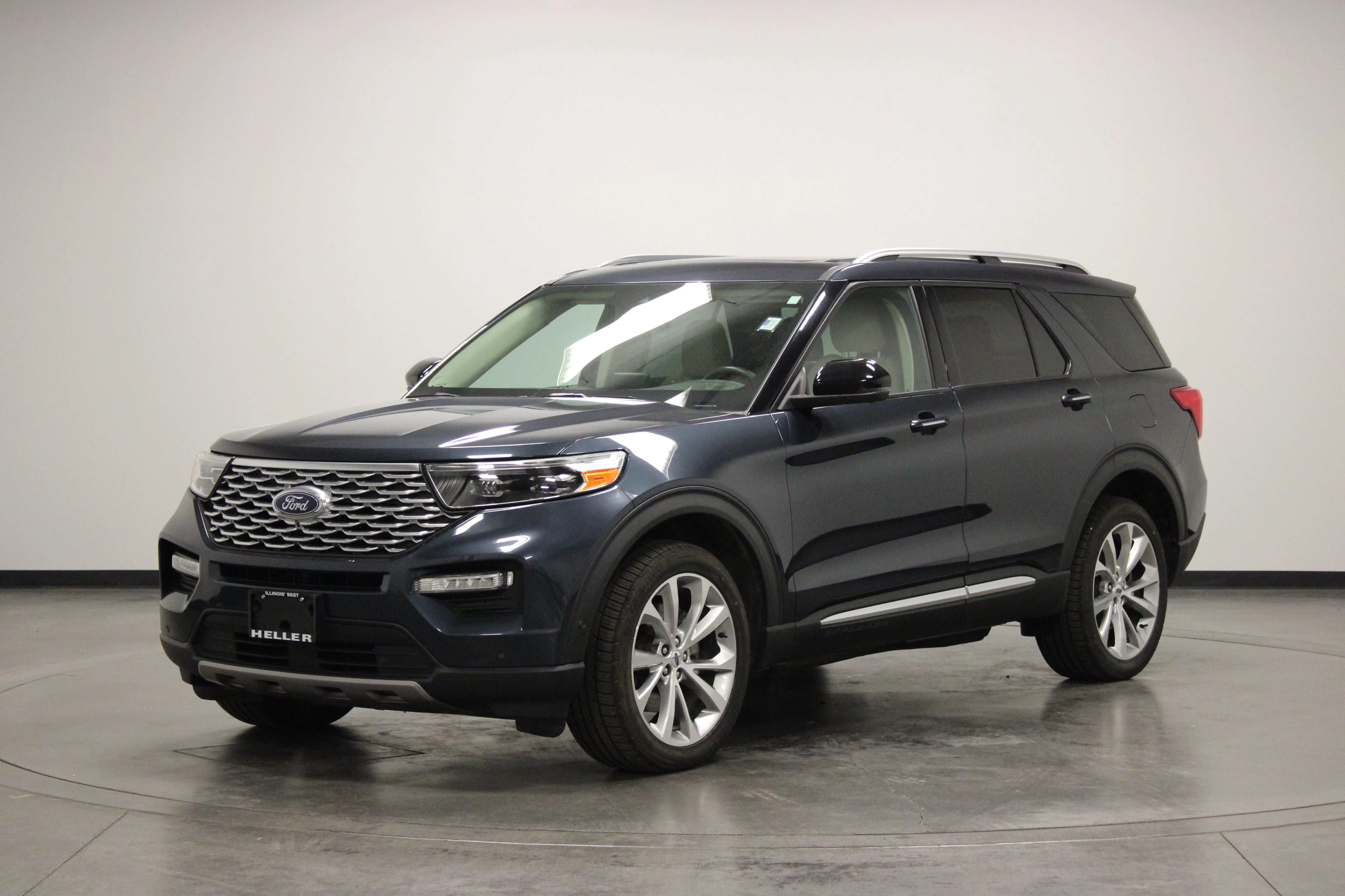 Used 2022 Stone Blue Metallic Ford Platinum image 4