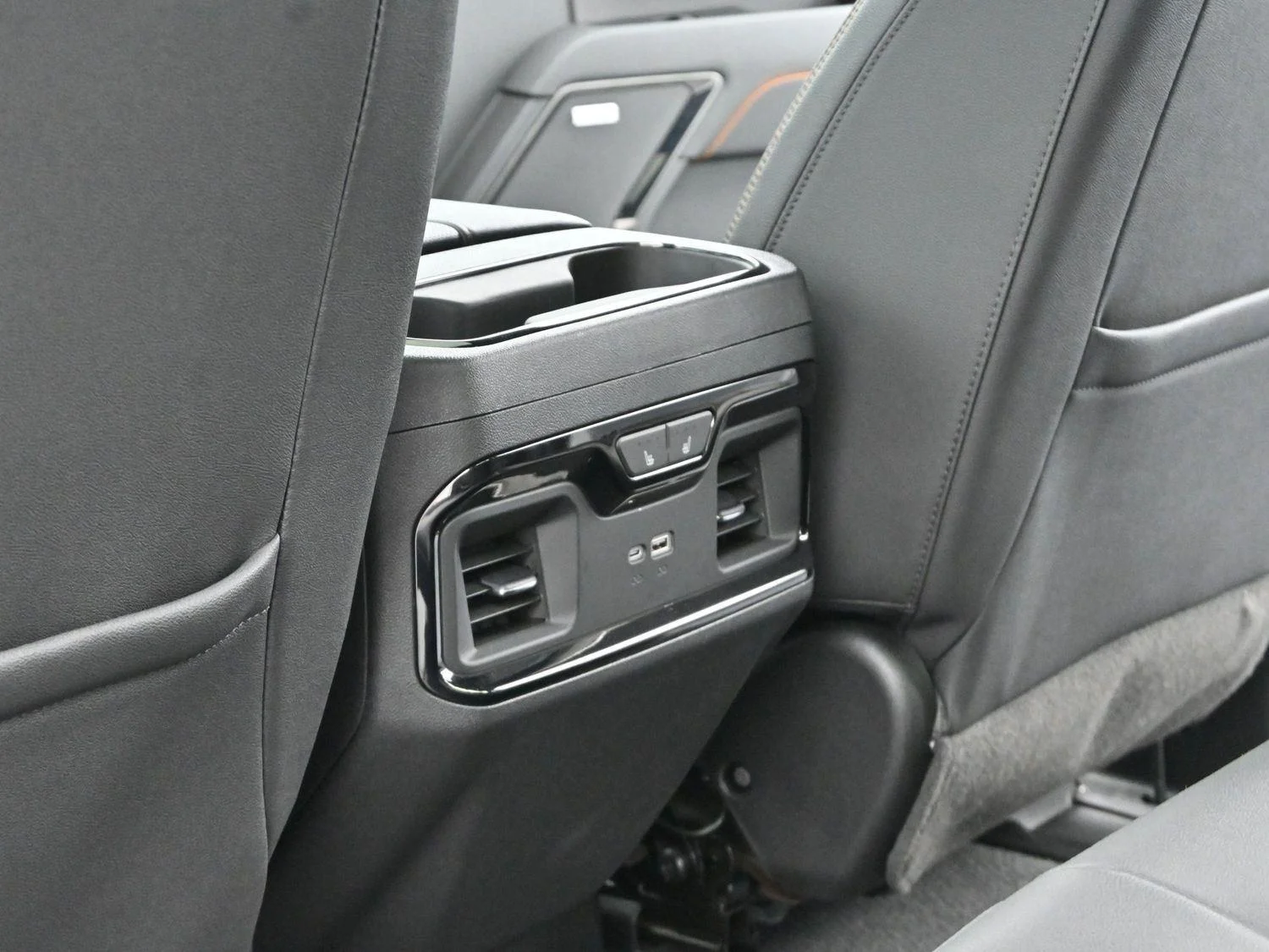 Used 2024 Summit White GMC AT4 image 30