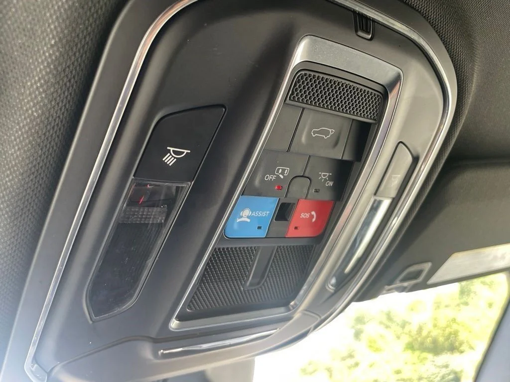 Used 2025 Silver Jeep Altitude image 20
