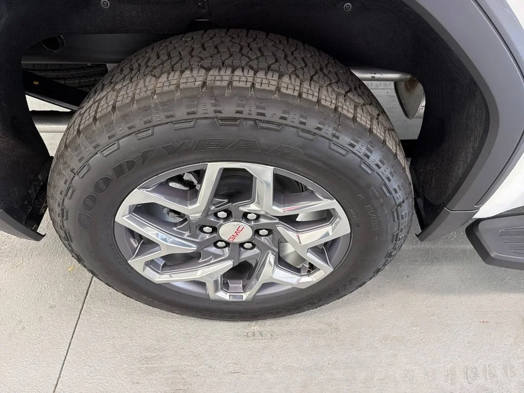 New 2026 Summit White GMC SLT image 4