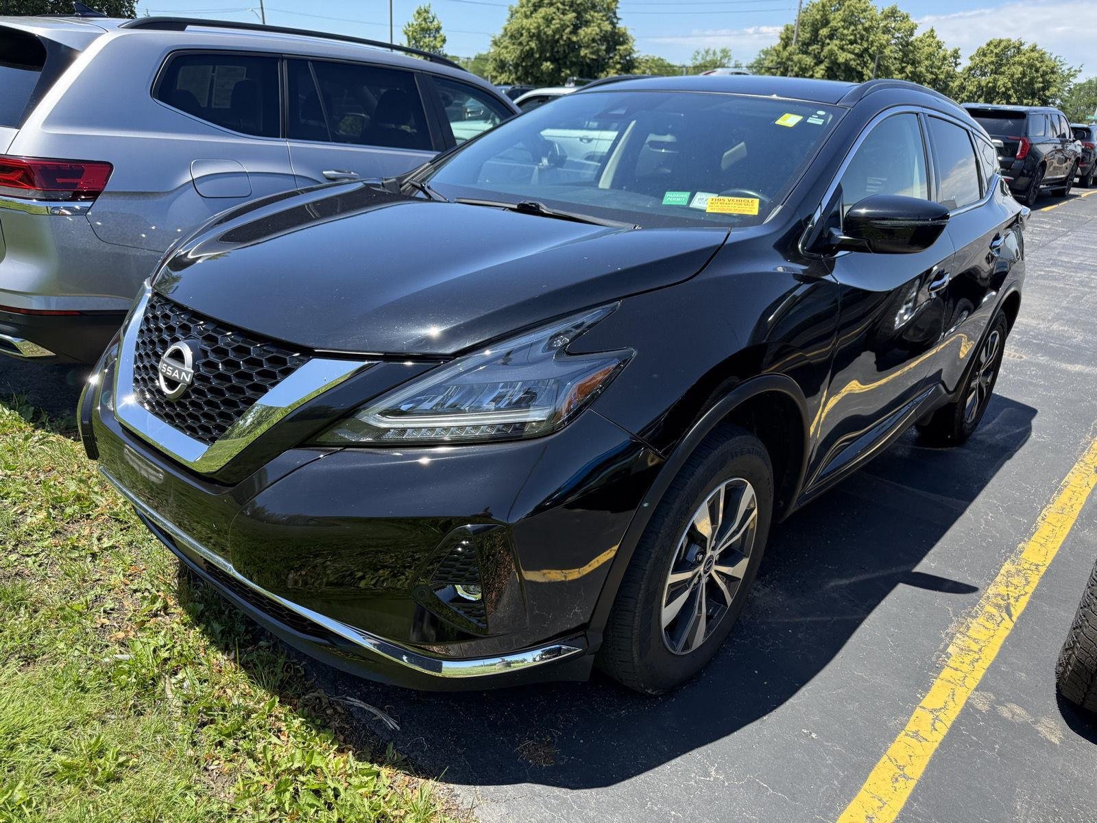 Used 2023  Nissan  image 2