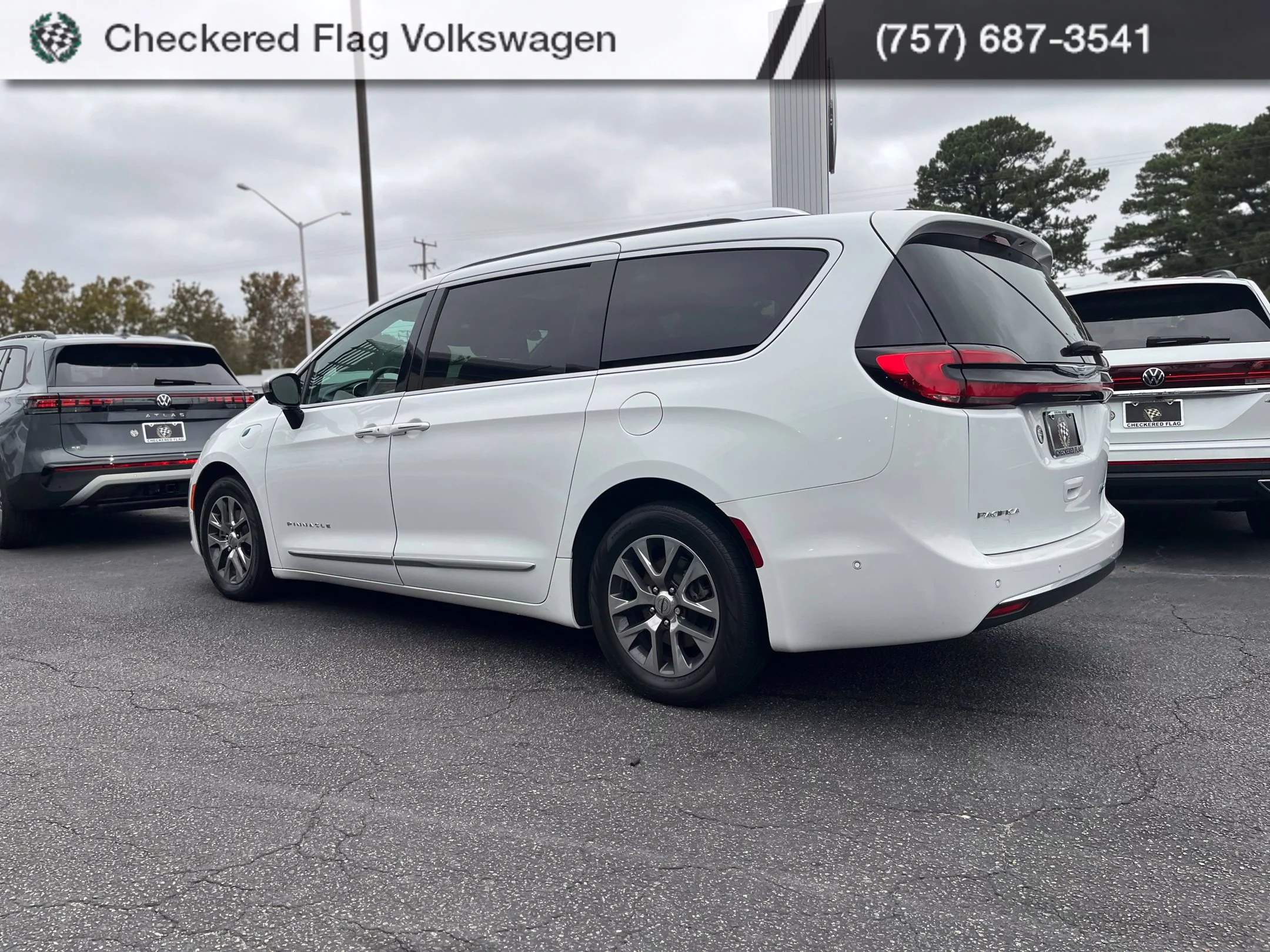 Used 2023 Bright White Clearcoat Chrysler Pinnacle image 6