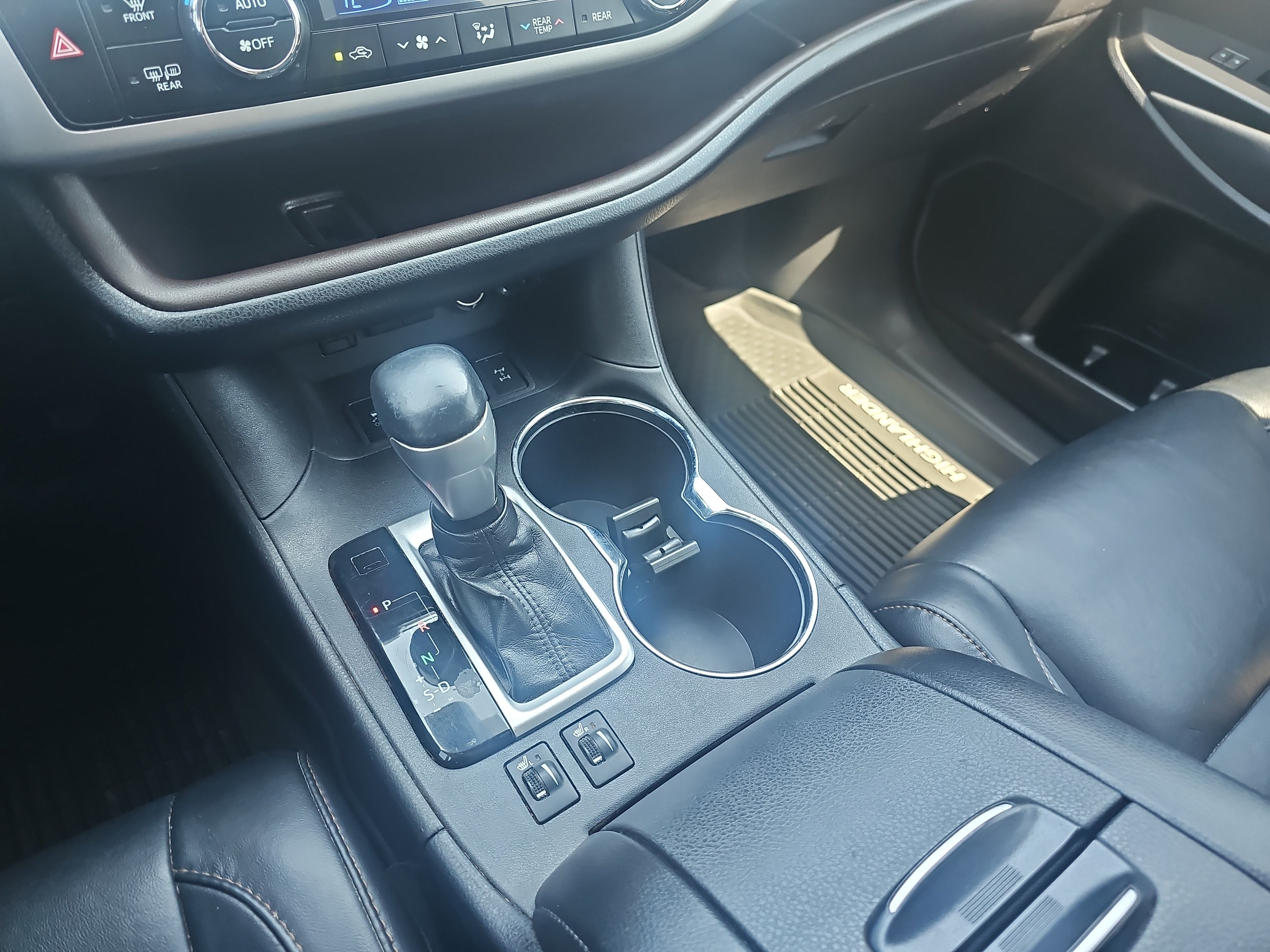 Used 2018 Predawn Gray Mica Toyota XLE image 22
