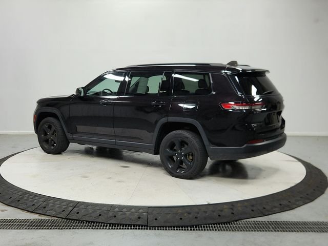 Used 2023  Jeep Limited image 6