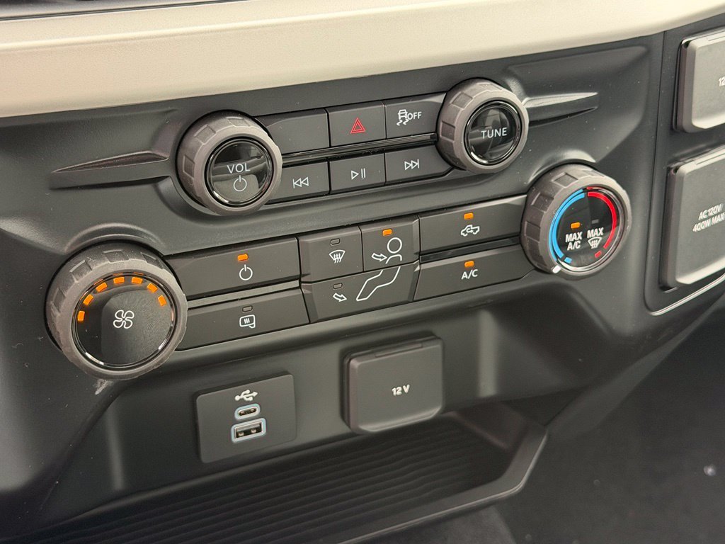 New 2027 Agate Black Metallic Ford F-250® XLT image 10