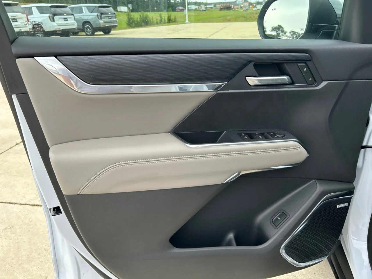 2026 GMC Acadia Elevation - Photo 10