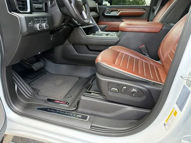 Used 2024 White Frost Tricoat GMC Denali Ultimate image 9