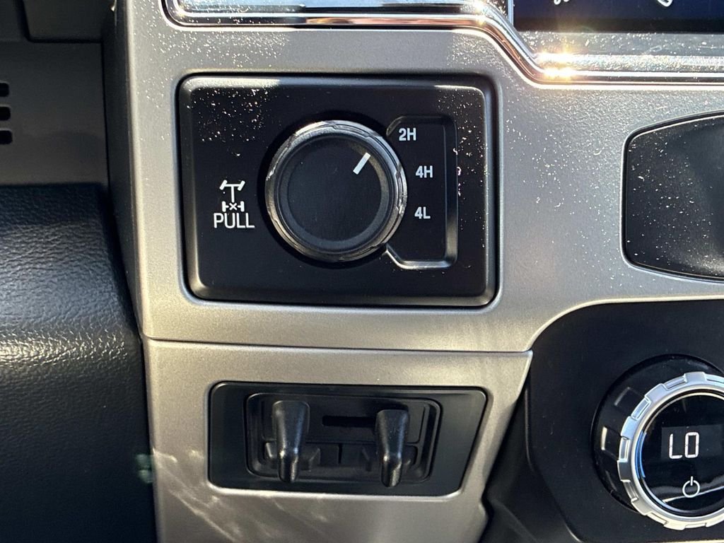 Used 2022 White Ford Lariat image 31