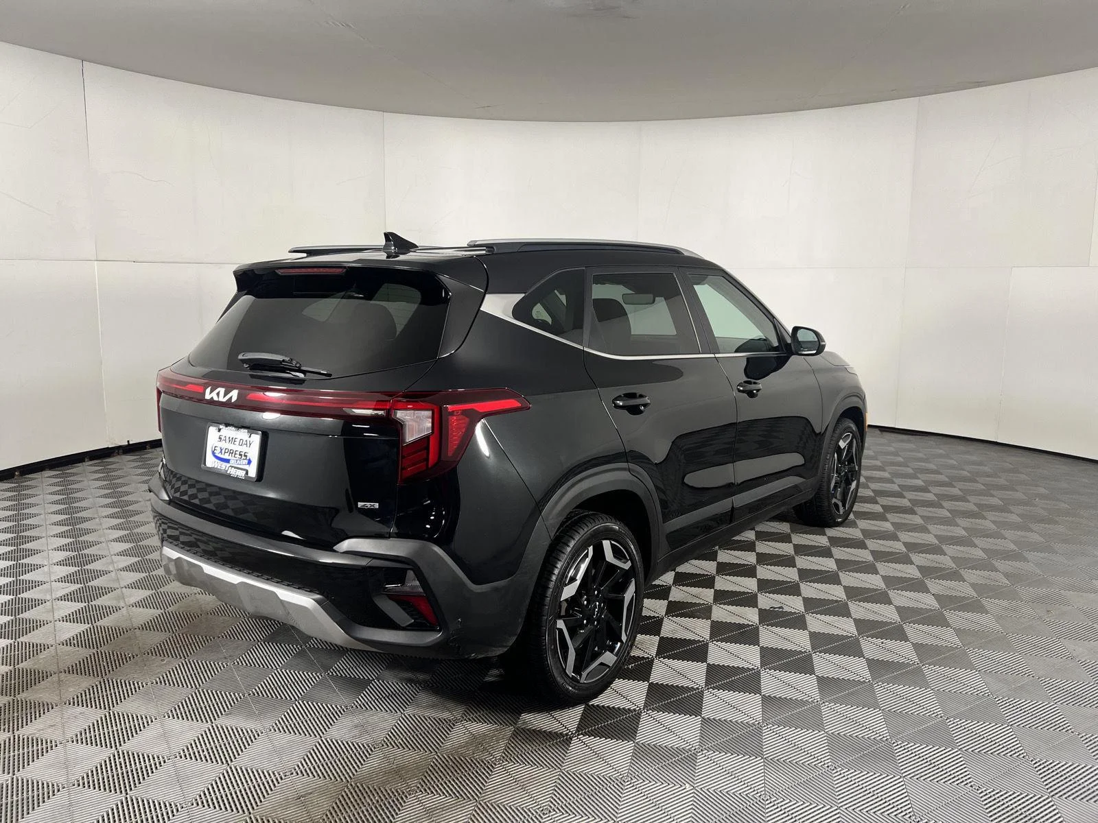 Used 2024 Fusion Black Kia SX image 10