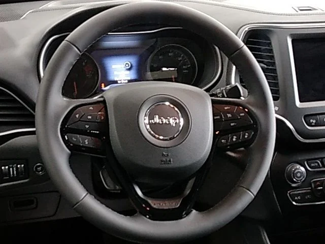 Used 2023 Black Jeep Altitude image 6