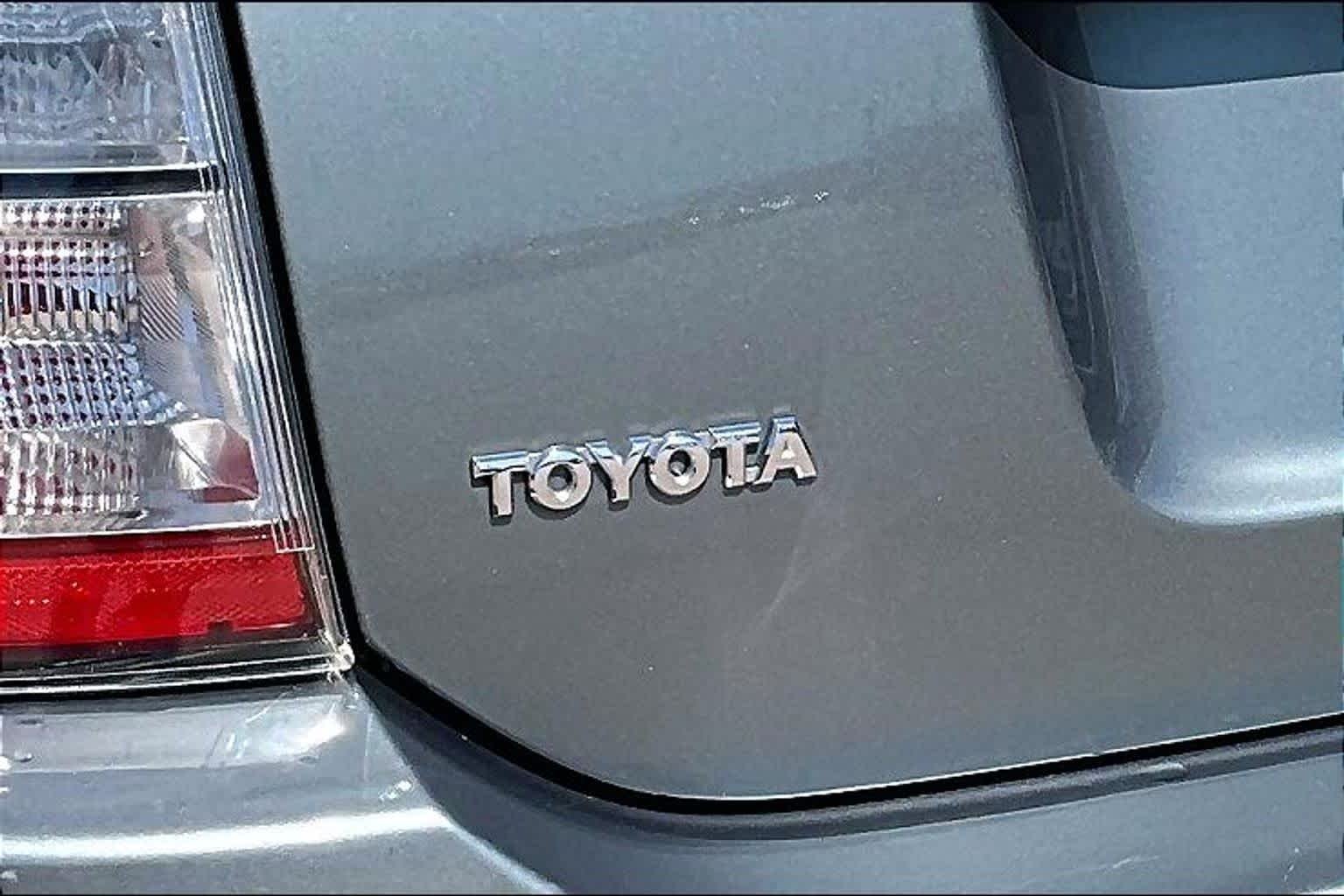 Used 2005 Tideland Pearl Toyota  image 27