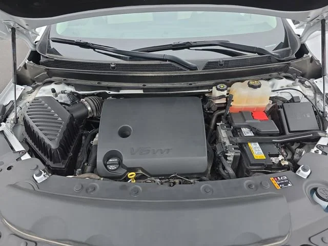 Used 2022 Summit White Buick Essence image 21