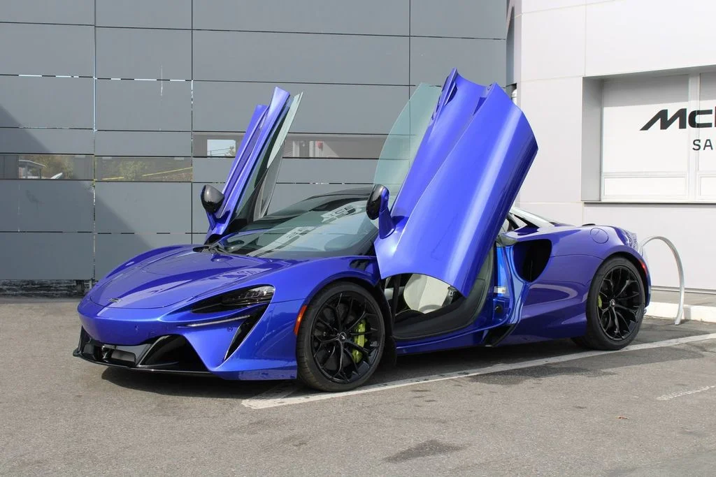 Certified Used 2025  McLaren Performance image 9