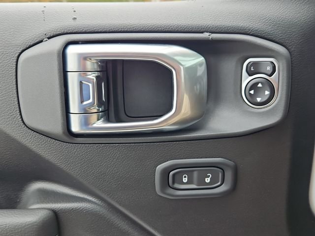 New 2026 Bright White Clear-Coat Exterior Paint Jeep Sport S image 22