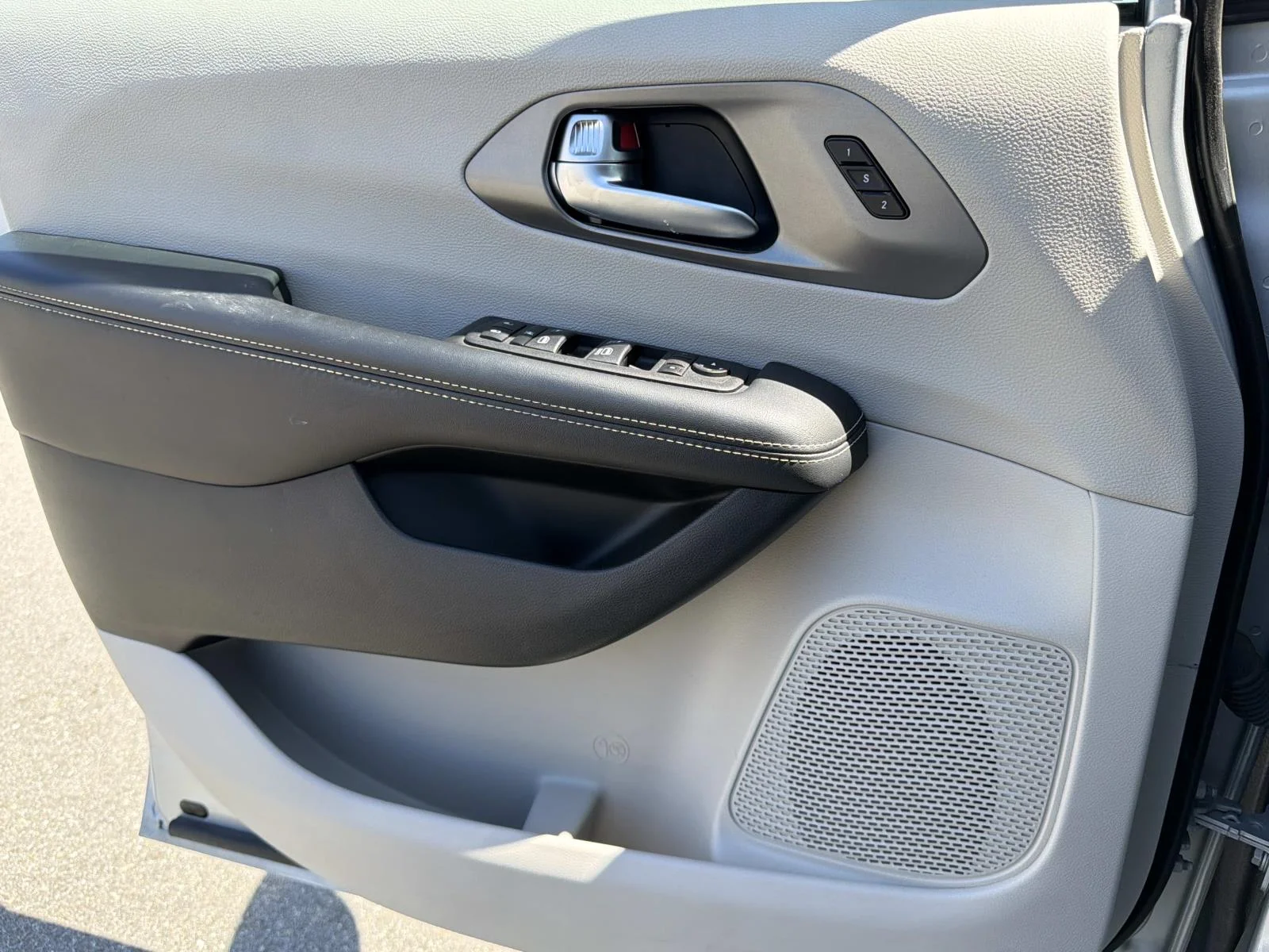 2023 Chrysler Pacifica Touring L - Photo 16