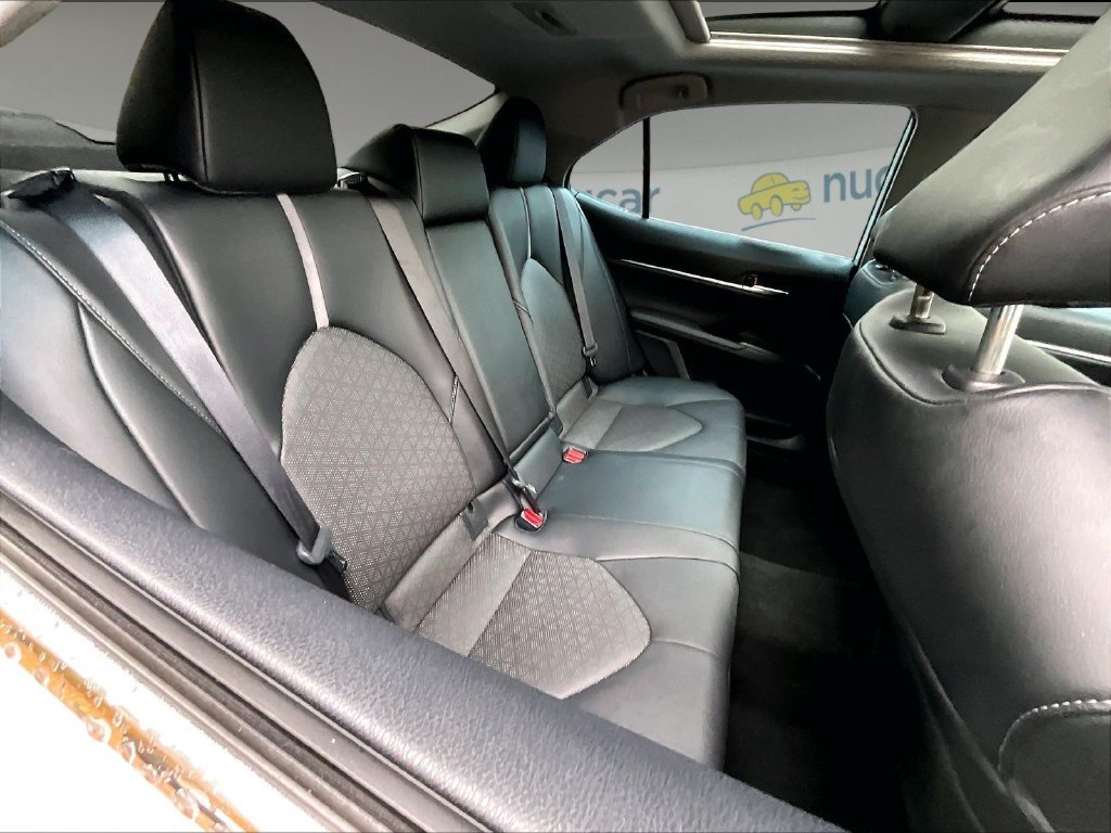 Used 2022 Ice Toyota XSE image 16