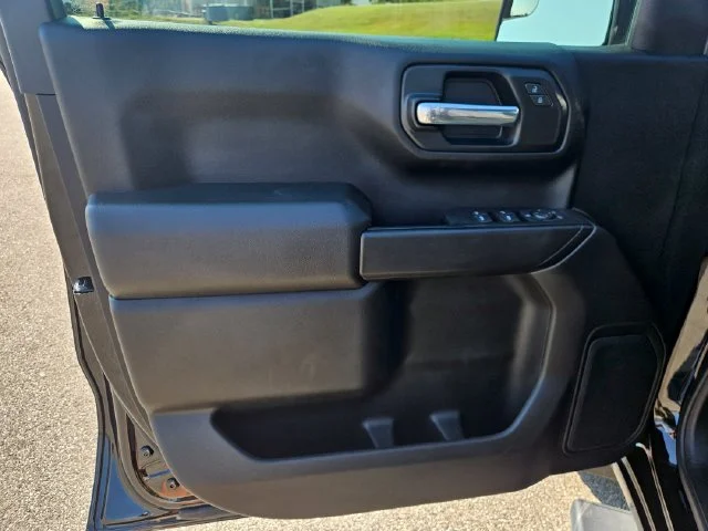 Used 2025 Black Chevrolet Custom image 10