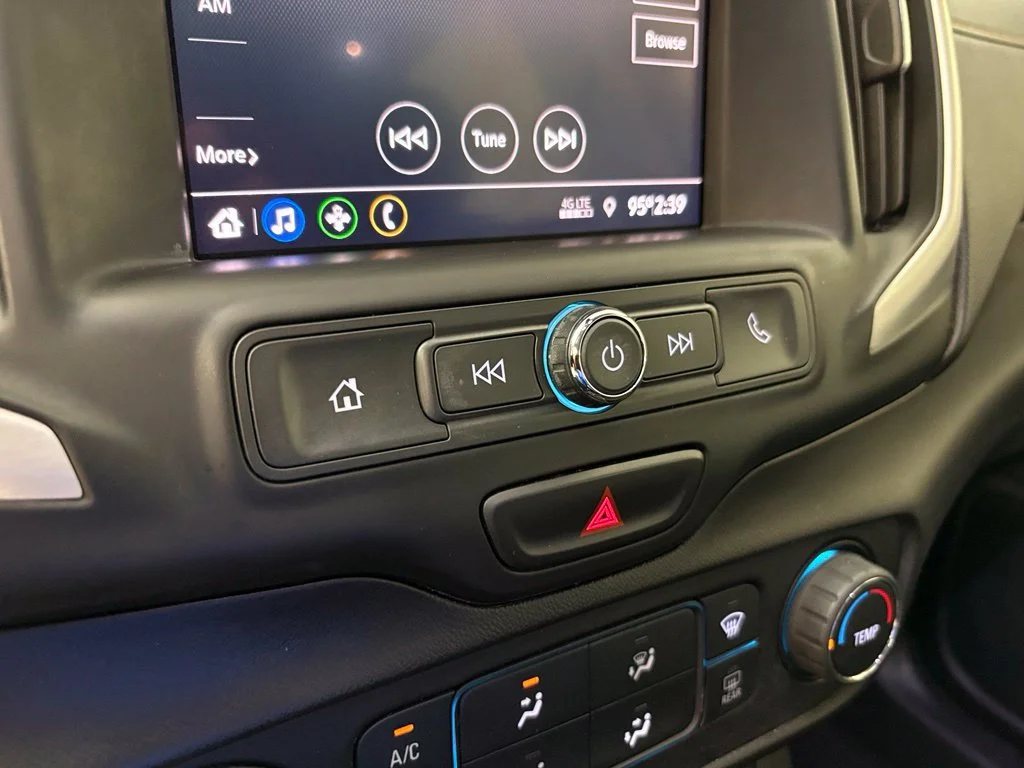 Used 2021 White GMC SLE image 26