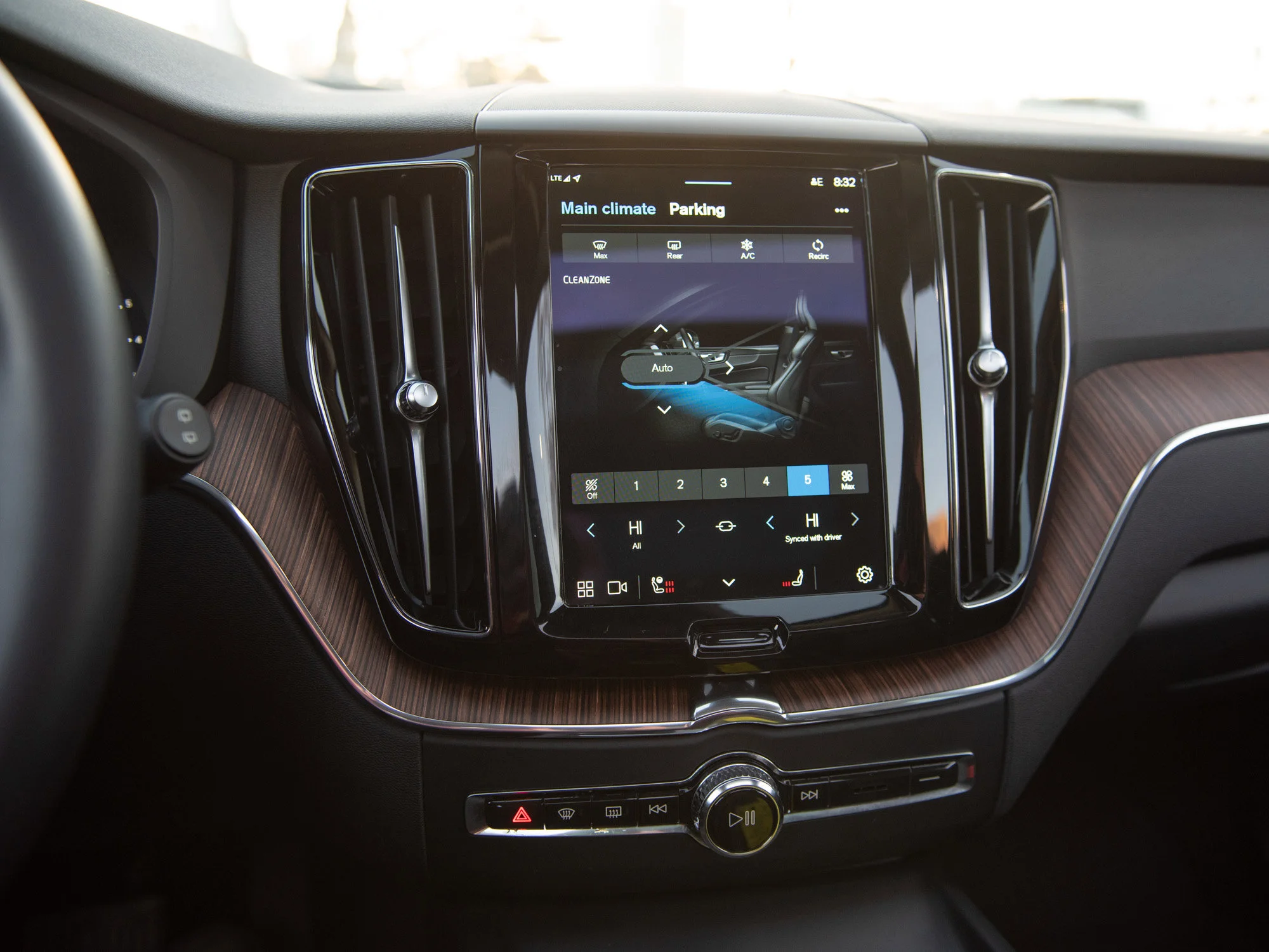 Certified Used 2023 Silver Volvo Plus Bright Theme * No Accidens | Heated Seats | Panoramic Roof | Apple CarPlay image 25