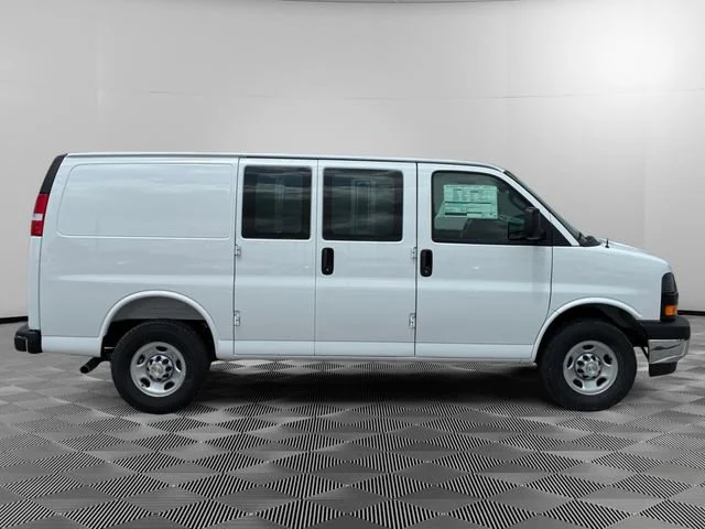 New 2026 Summit White Chevrolet WT image 6