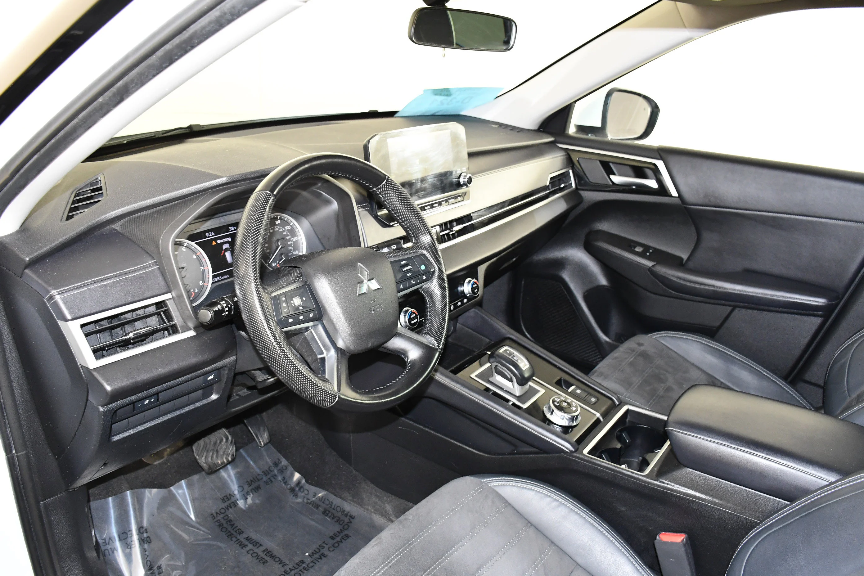 Certified Used 2023 White Diamond Mitsubishi SE image 36
