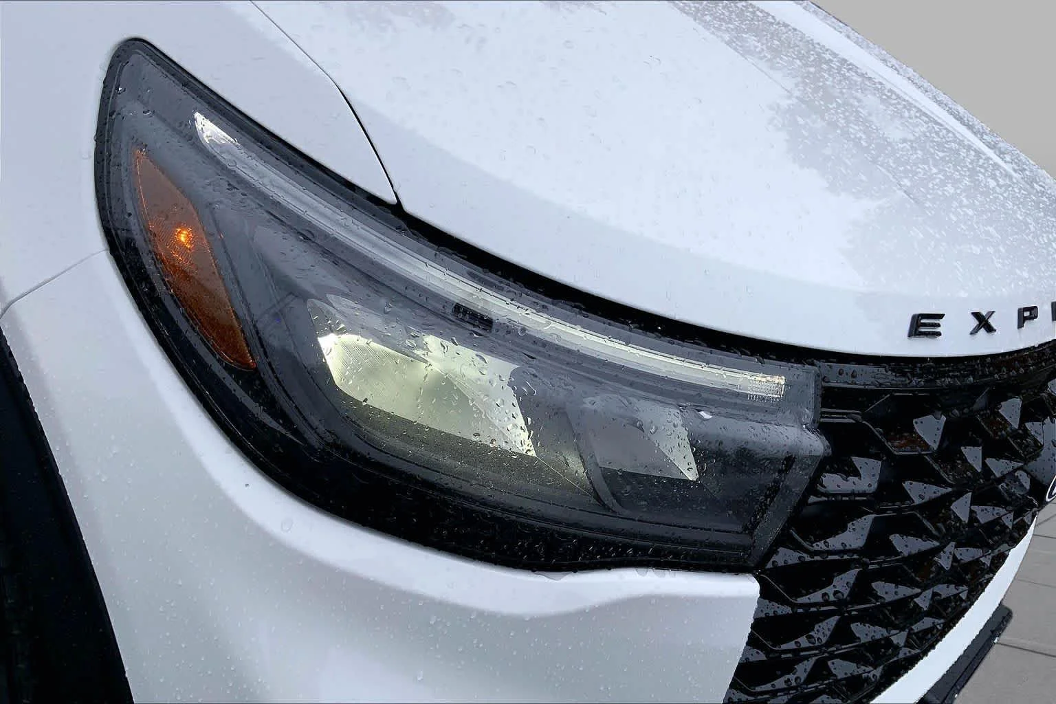 New 2027 Star White Metallic Tri-Coat Ford ST-Line image 16