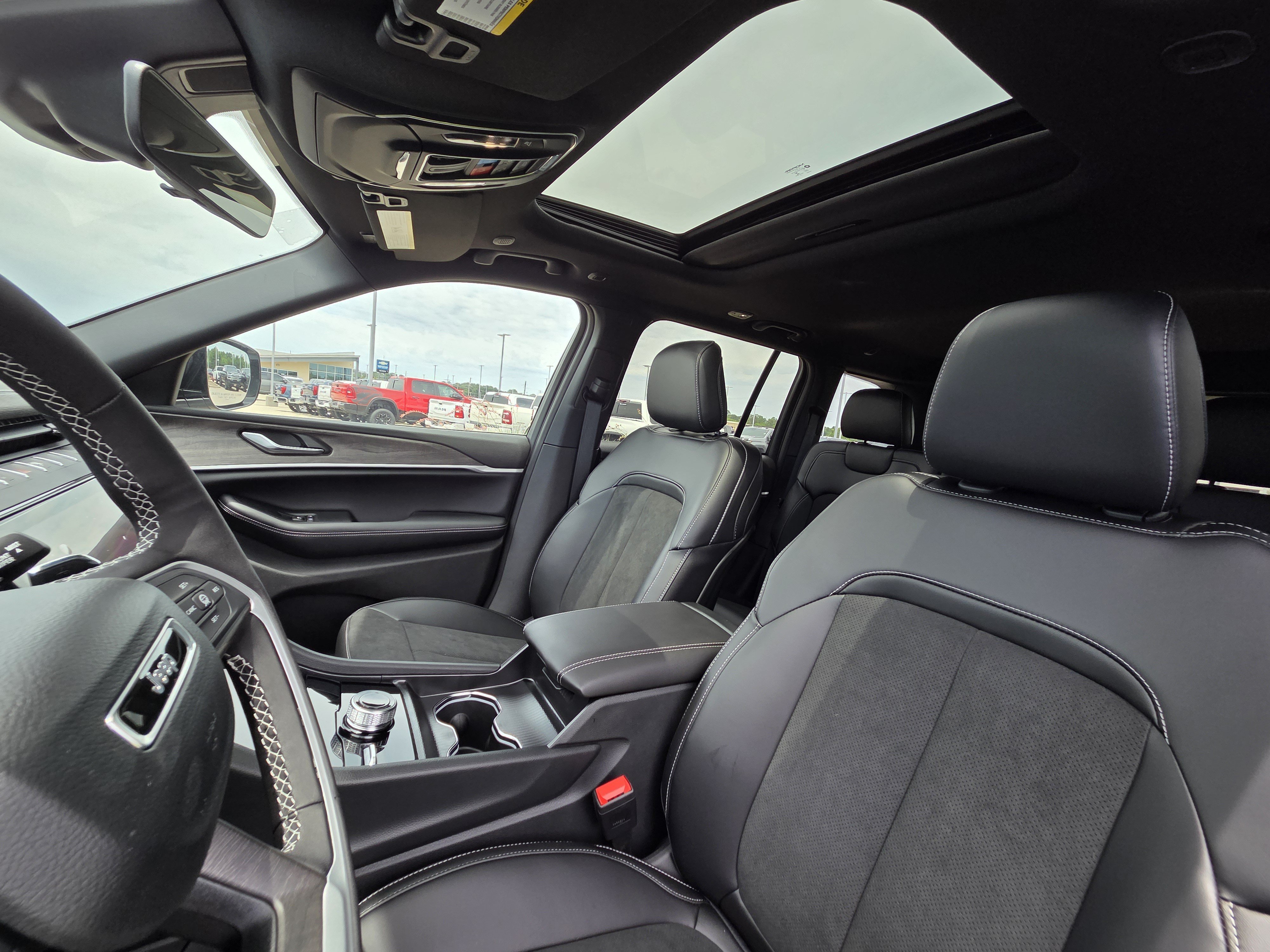 New 2026 Silver Zynith Jeep Laredo Altitude image 23