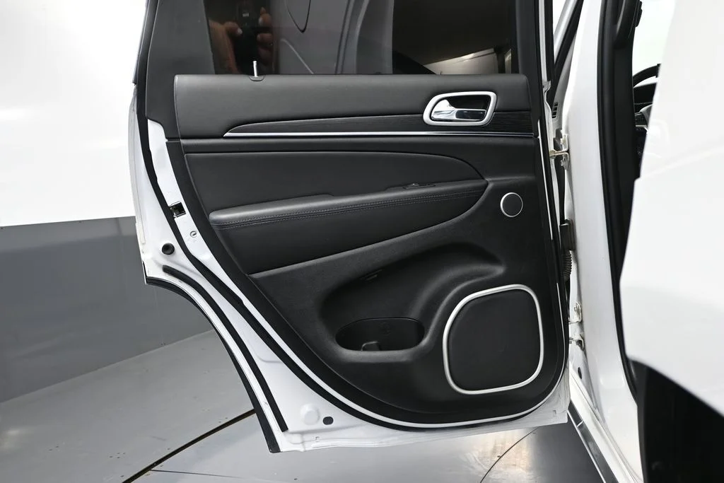Used 2021 Off-white Jeep Summit image 30