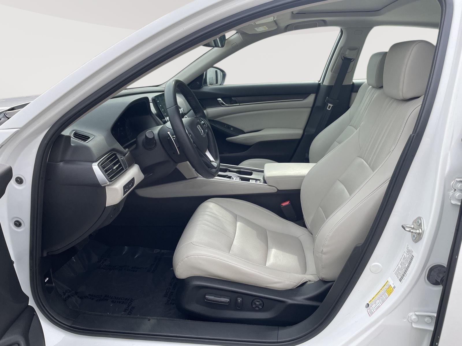 Used 2018 Champagne Frost Pearl Honda Touring 1.5T image 3