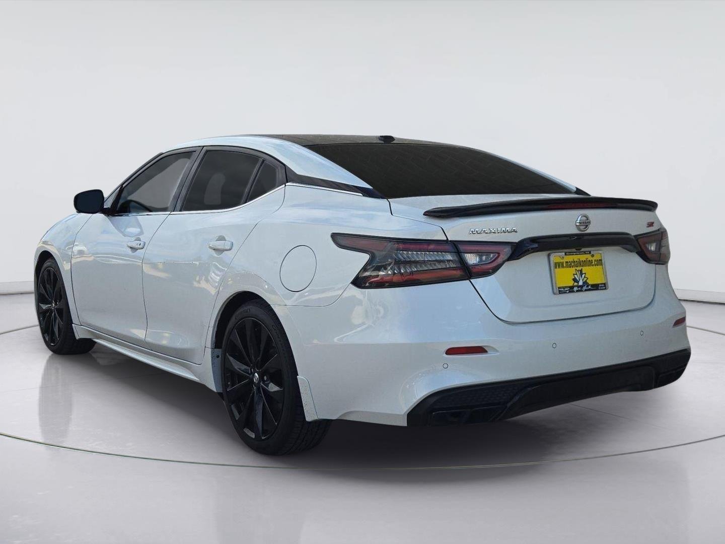 Used 2021 Pearl White Tricoat Nissan SR image 3