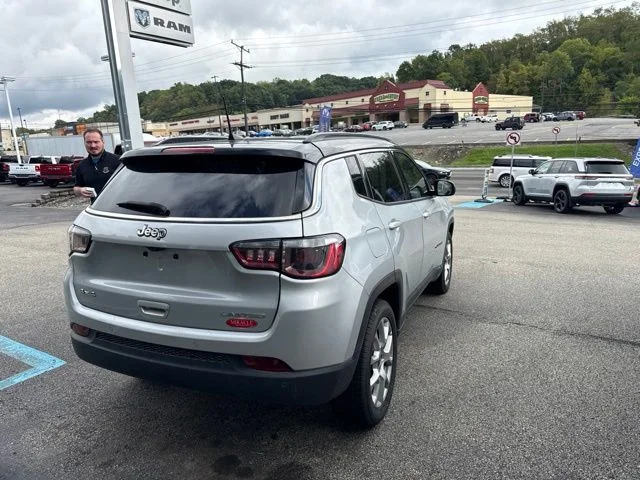 Used 2025 Silver Jeep Limited image 3
