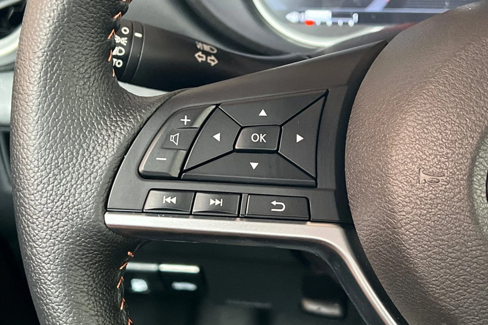 2025 Nissan Versa Sedan SR - Photo 30