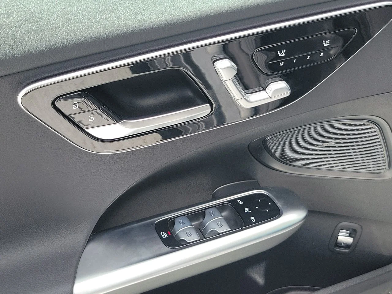 New 2026 Selenite Grey Metallic Mercedes-Benz C 300 image 17