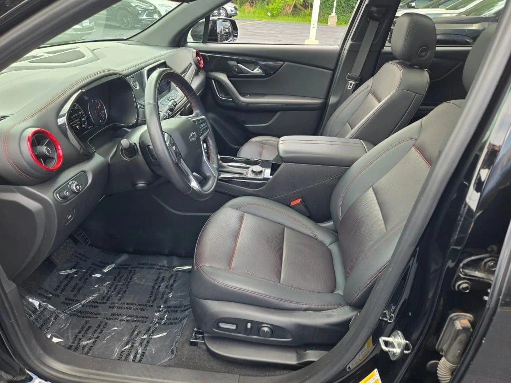 Used 2021 BLACK Chevrolet RS image 23