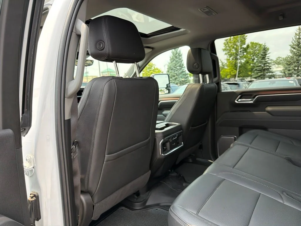 Used 2025 White GMC Denali image 21