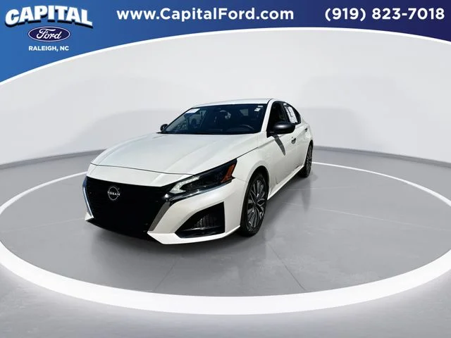 Used 2024 White Nissan 2.5 SV image 4
