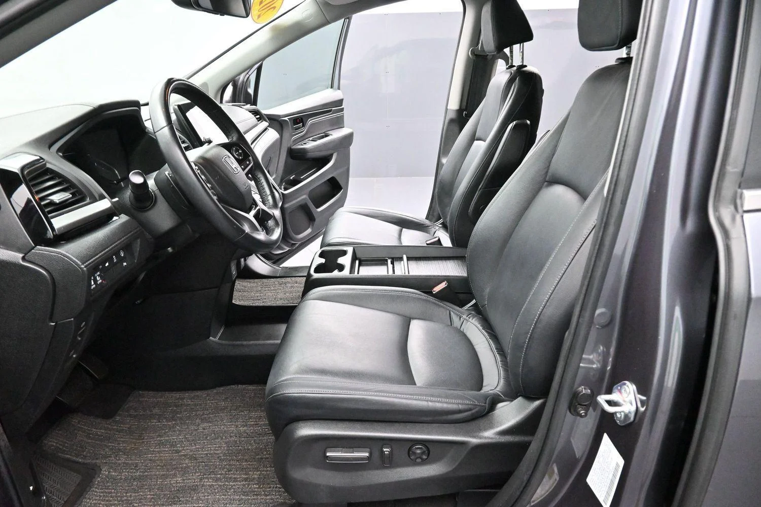 Used 2023 Modern Steel Metallic Honda Touring image 14