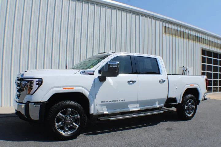Certified Used 2025 Summit White GMC SLT image 4