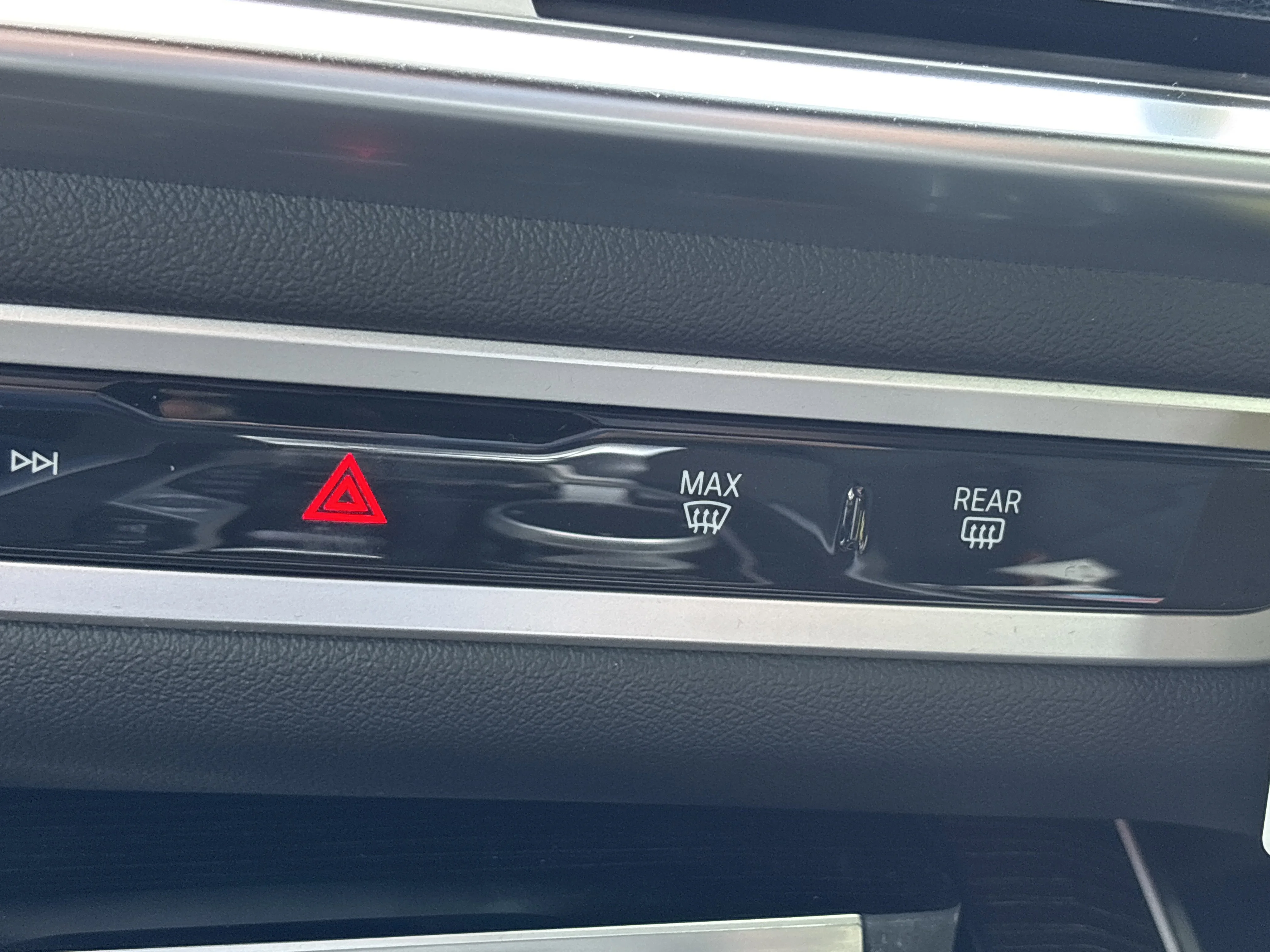 New 2026 0416 Carbon Black Metallic BMW xDrive40i image 41