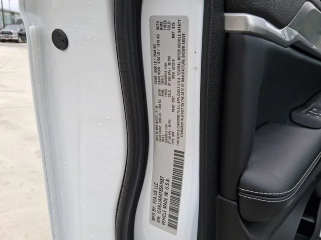 New 2026 Bright White Clear-Coat Exterior Paint Jeep Altitude image 30