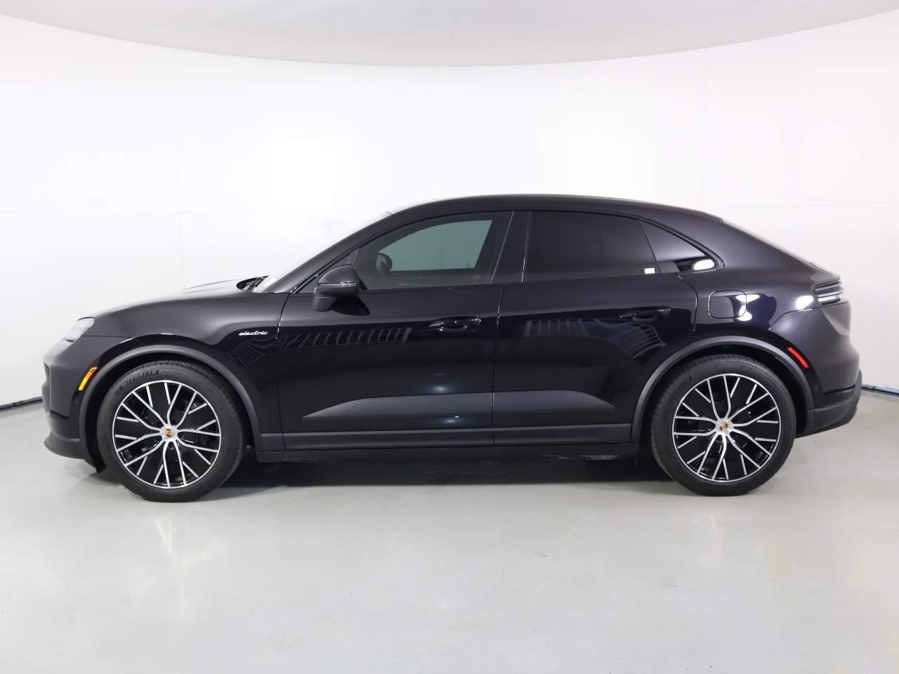 Certified 2025 Porsche Macan Base with VIN WP1AD2XA0SL076589 for sale in Tucson, AZ