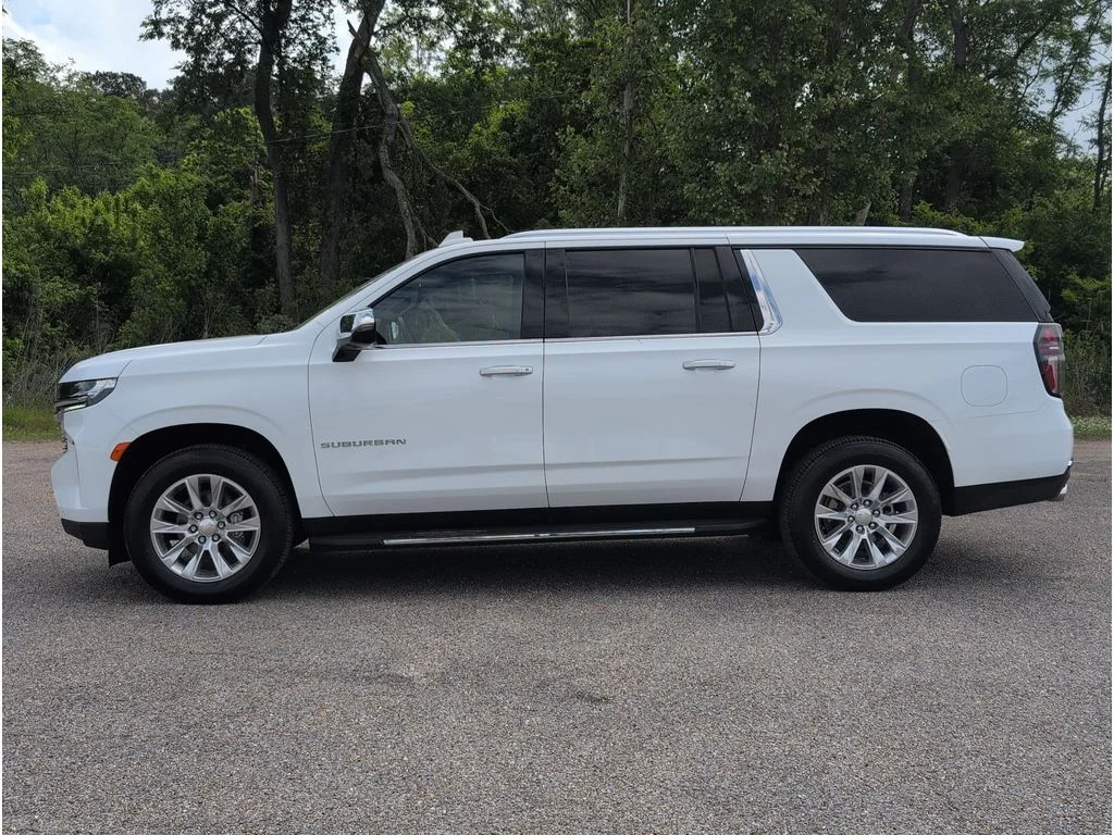 Used 2023 WHITE Chevrolet 2WD 4dr Premier image 2