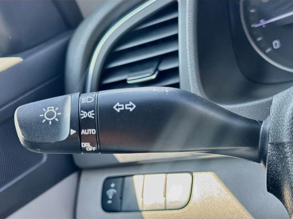 Used 2017 Silver Hyundai SE image 12