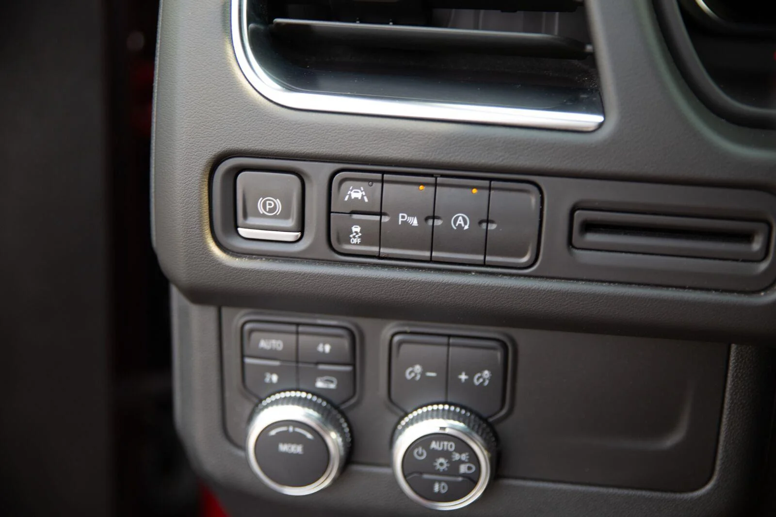 Used 2024 Volcanic Red Tintcoat GMC SLE image 18