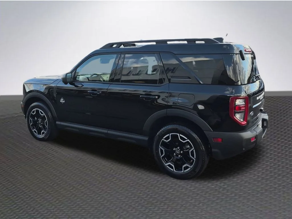 New 2025 Shadow Black Ford Outer Banks® image 5
