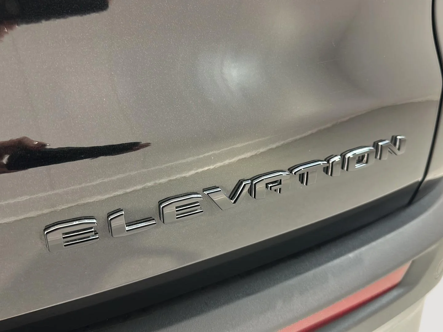 Used 2025 Ebony Twilight Metallic GMC Elevation image 30