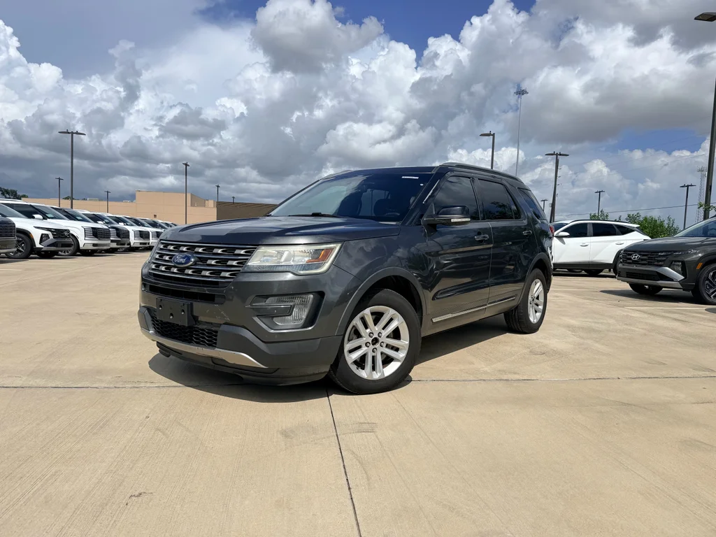 Used 2016 Magnetic Metallic Ford XLT image 31